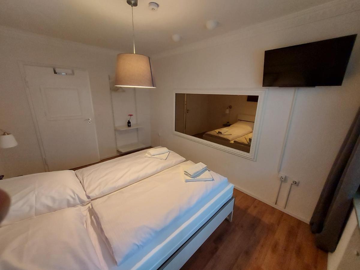 Overnight Apartment โคโลญ ภายนอก รูปภาพ