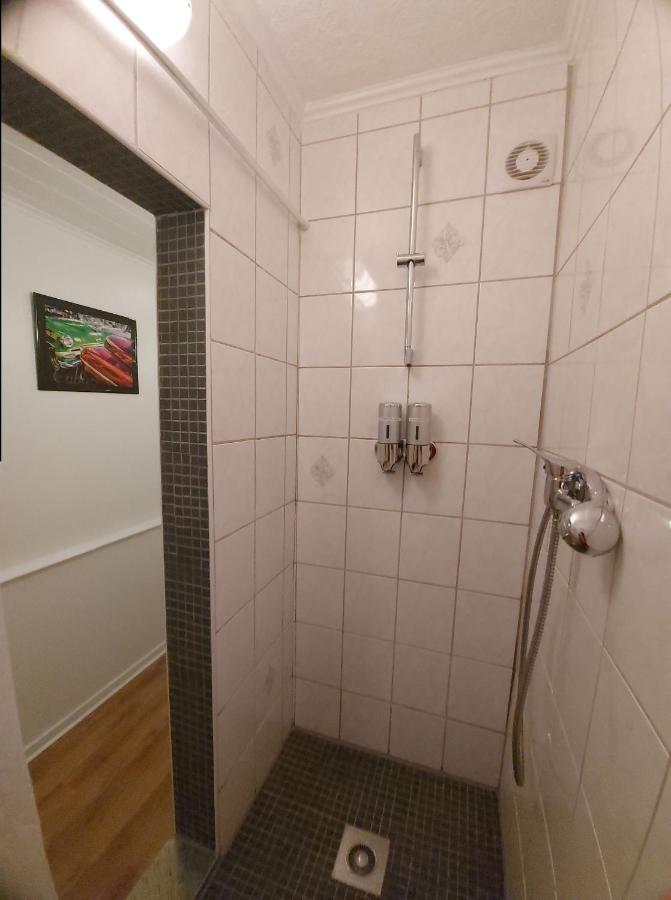 Overnight Apartment โคโลญ ภายนอก รูปภาพ